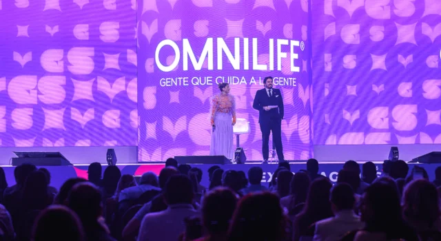 Amaury y Kenya Vergarga en Extravaganas