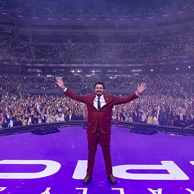 Amaury Vergara en escenario de Extravaganas 2025