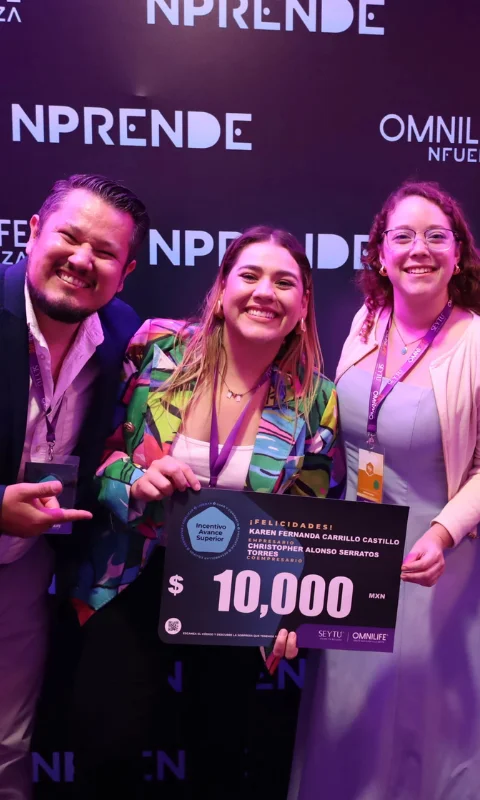 Joven NFUERZA en evento de OMNILIFE